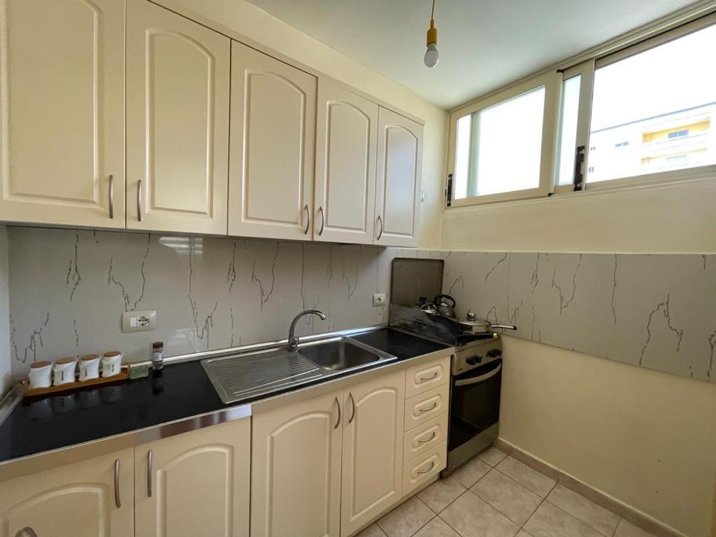 Lisus Apartment Vlorë Buitenkant foto